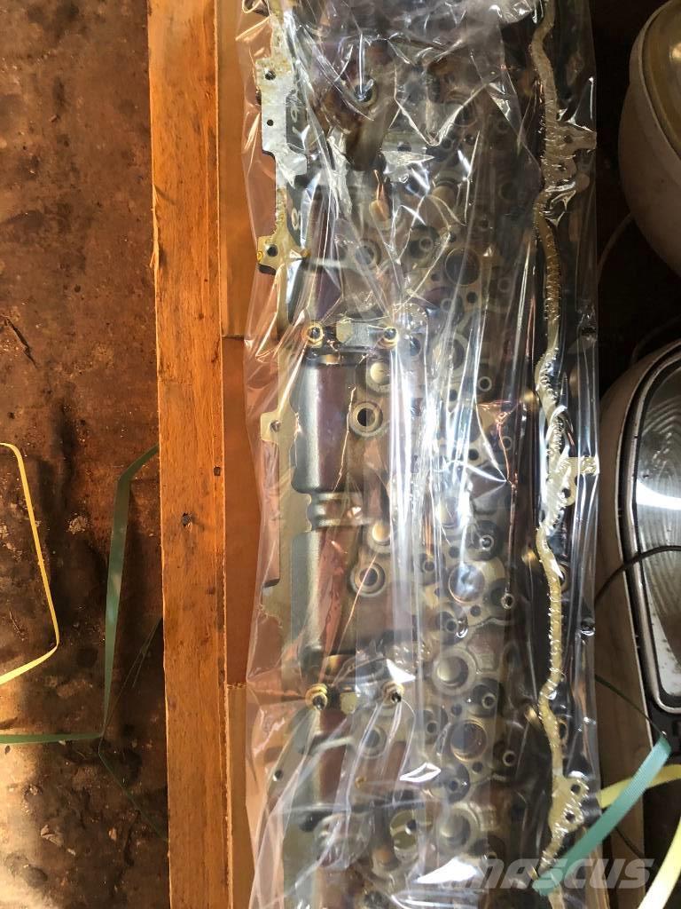 Hitachi ZX 350 LC N-3 NEW CYLINDER HEAD Roomikekskavaatorid