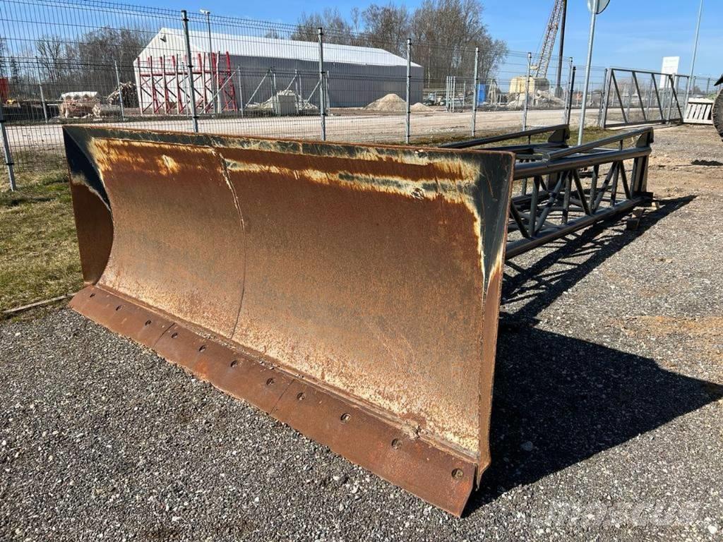 Volvo L120 chipped wood blade Sahaterad
