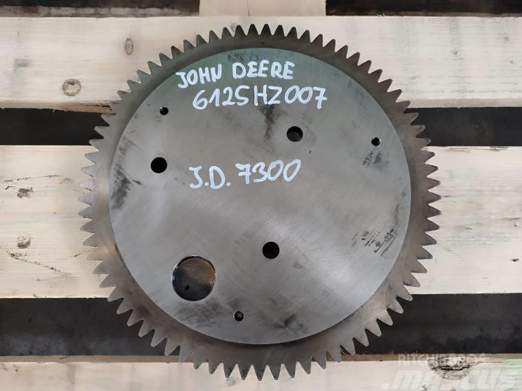 John Deere 6125HZ007  Bearing cup R119157 engine timing gear Mootorid