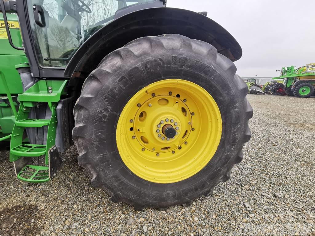 John Deere 8335 R Traktorid