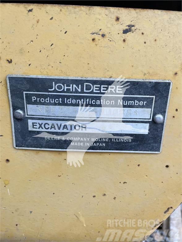 John Deere 225C LC Roomikekskavaatorid