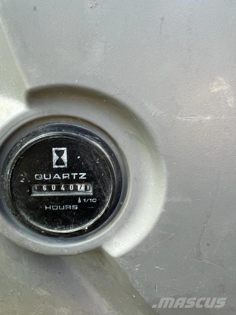 New Holland E 215 B Roomikekskavaatorid