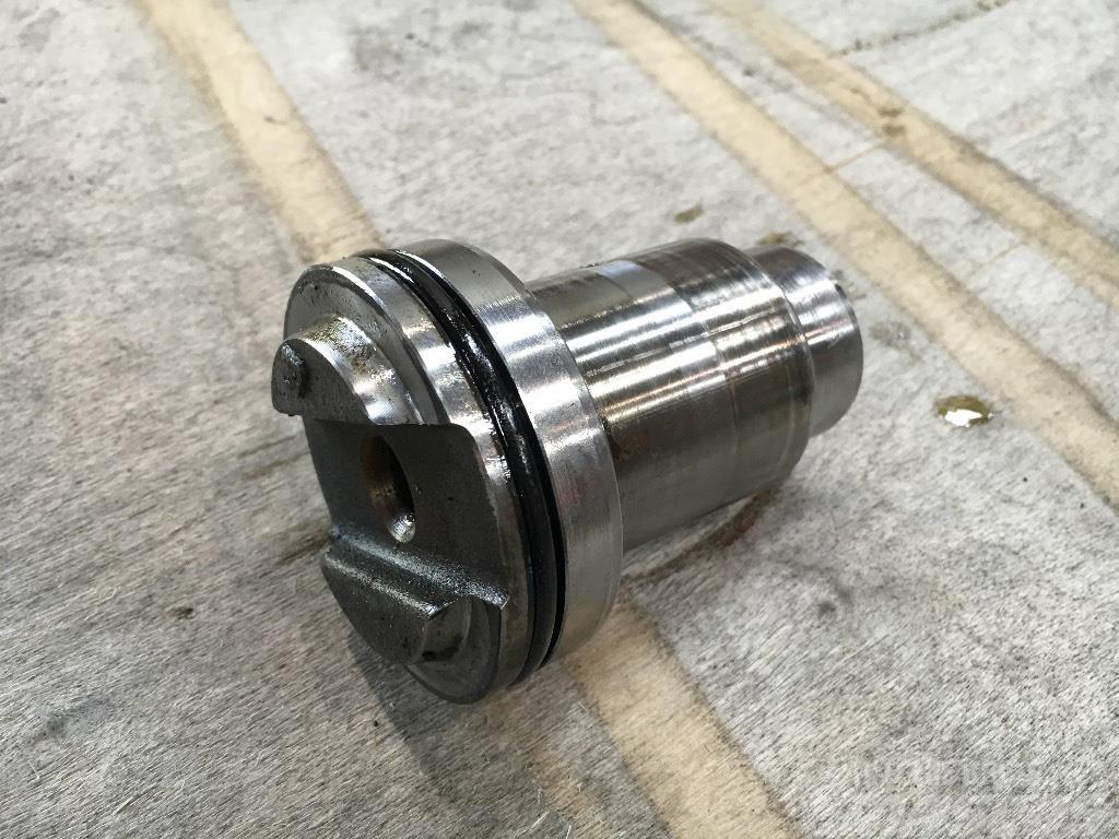 John Deere 1710D / 1470D Idler gear shaft Ülekandemehhanism