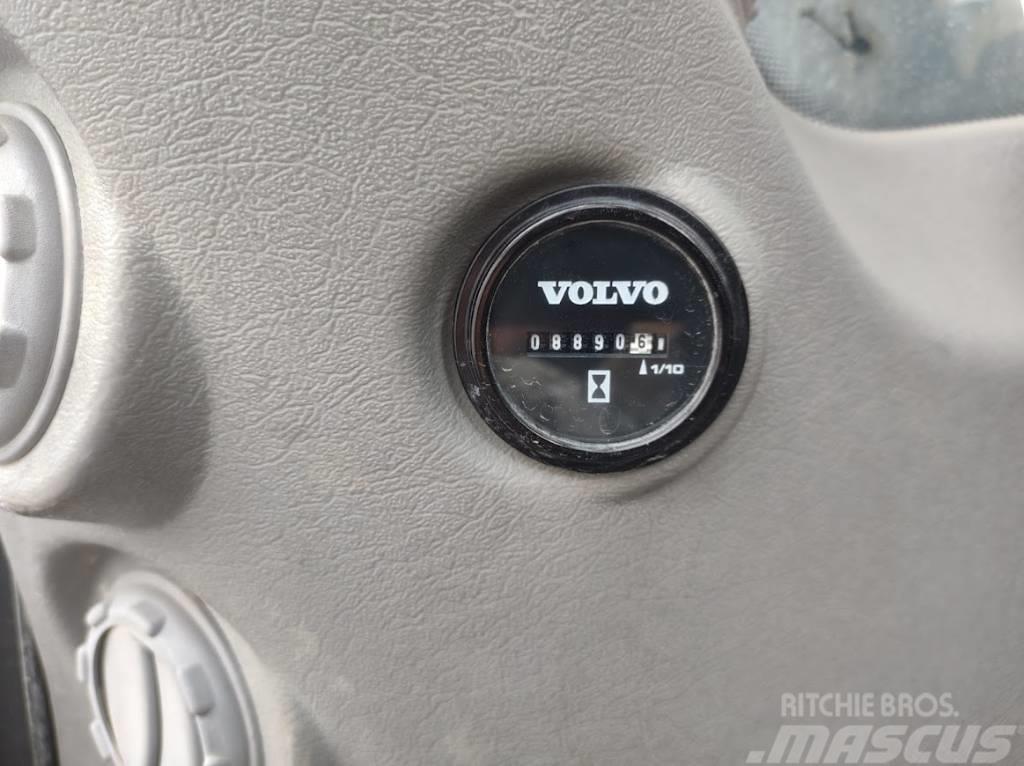 Volvo EC300DL Roomikekskavaatorid