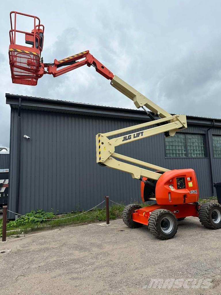 JLG 450 AJ Iseliikuvad poomtõstukid
