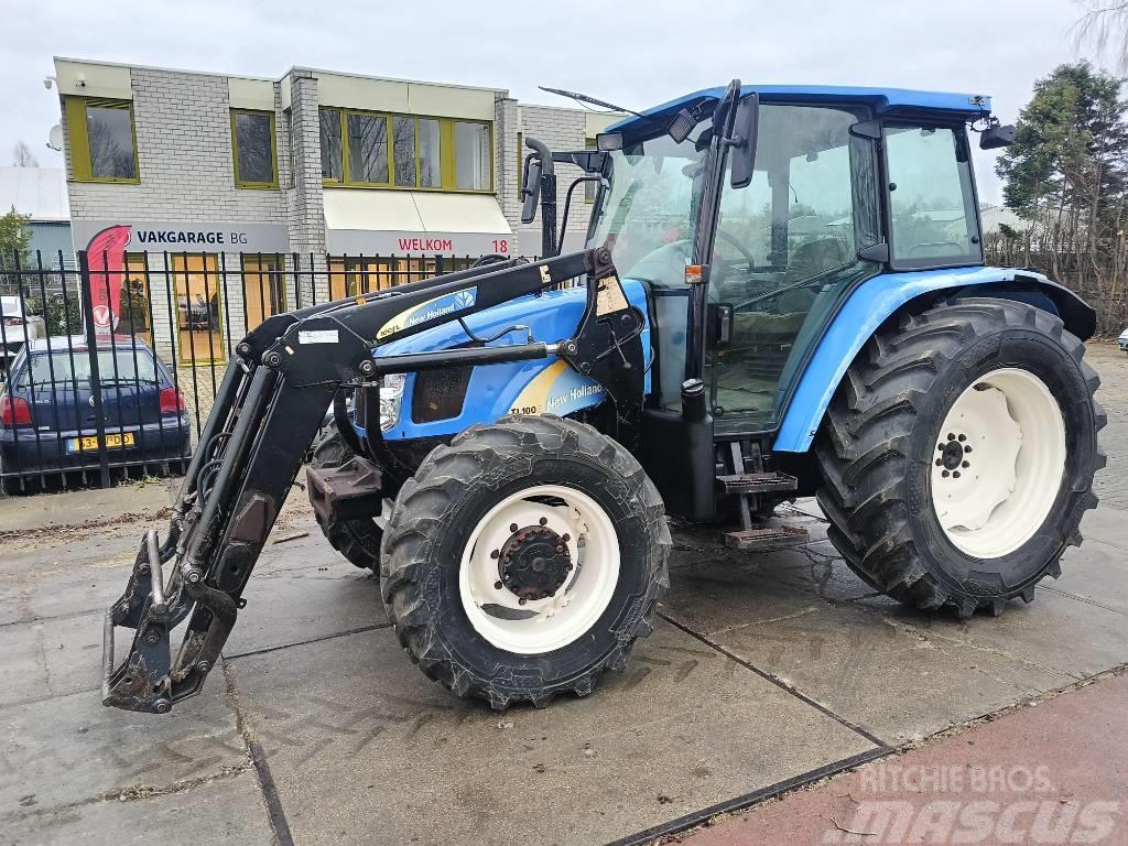 New Holland TL 100 A trekker tractor met front lader boom voor Traktorid