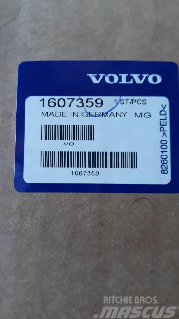 Volvo STEERING WHEEL 1607359 Kabiinid