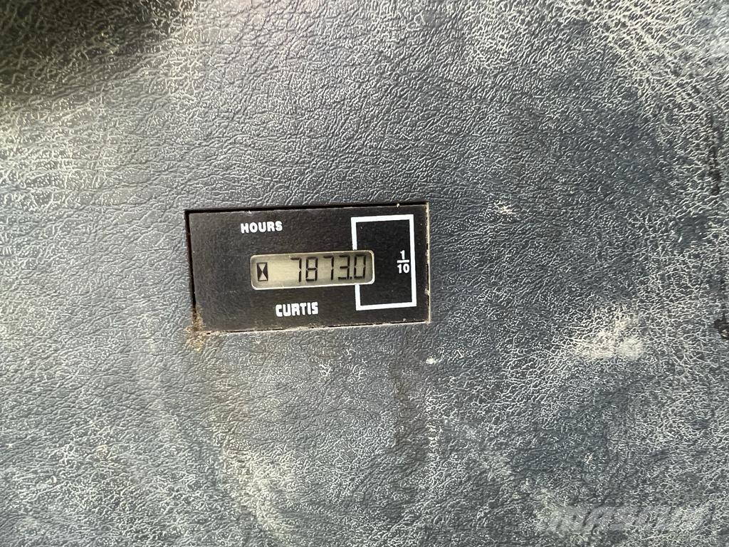 Hyundai Robex 220 LC-9 A Roomikekskavaatorid