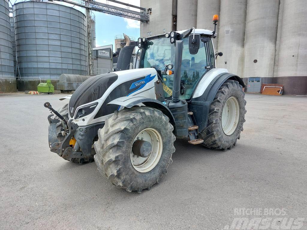 Valtra T214 DIRECT Traktorid