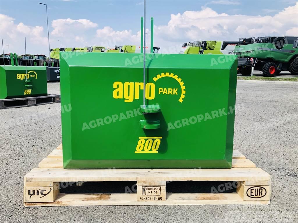  800 kg front hitch weight, in green color Esiraskused