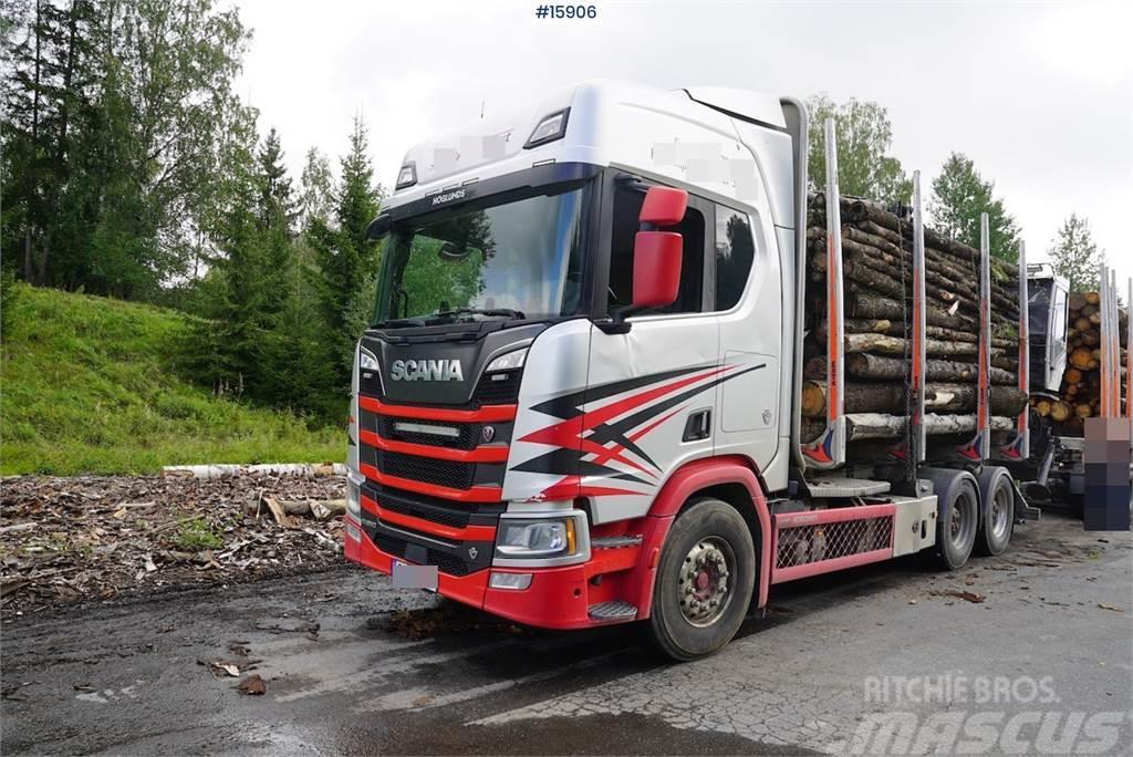 Scania R650 6x4 timber truck with crane Metsaveokid