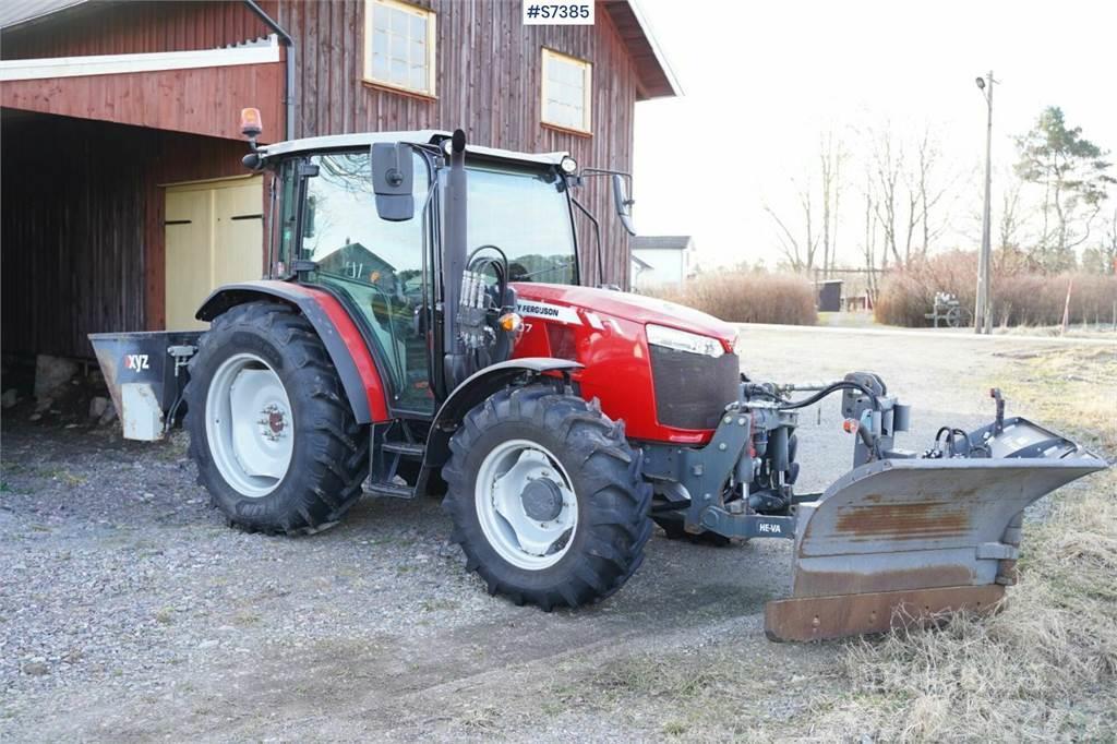 Massey Ferguson MF 4707 with sand spreader and folding plough Traktorid