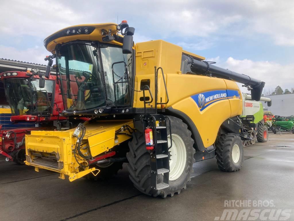 New Holland CX 8.90 Combine harvesters