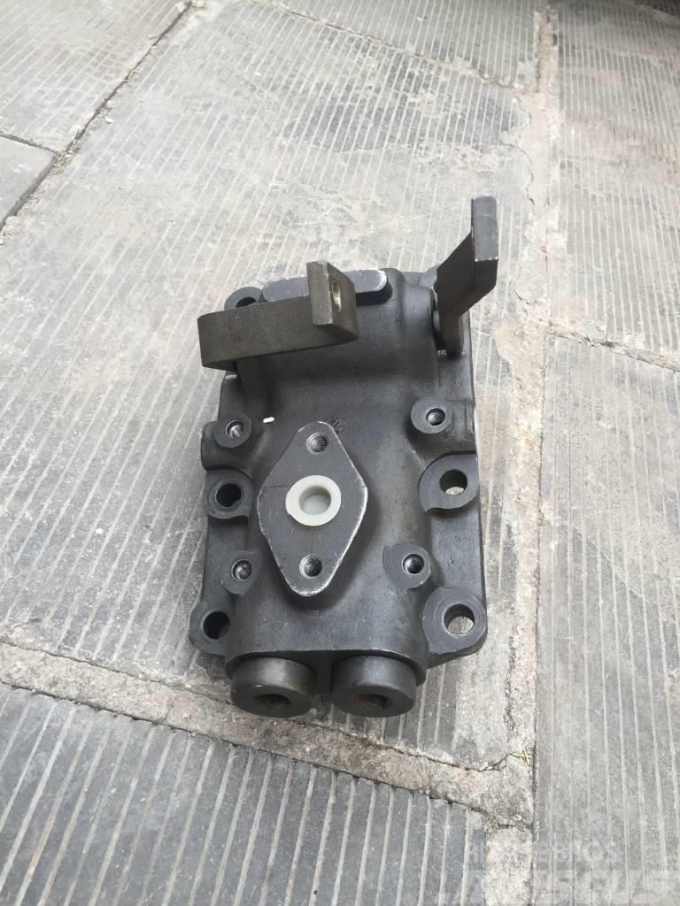 Komatsu D65E-8 steering valve assembly 144-40-00100 Ülekandemehhanism