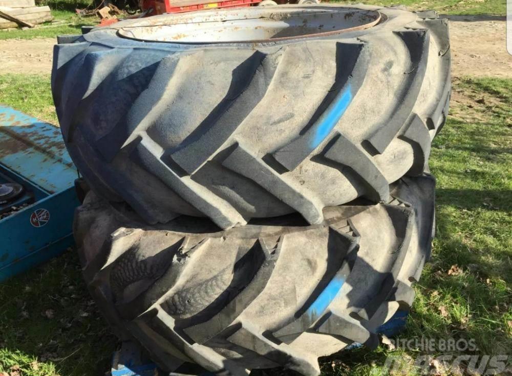  Tractor tyres and wheels 600/55-38 £300 plus vat £ Rehvid, rattad ja veljed