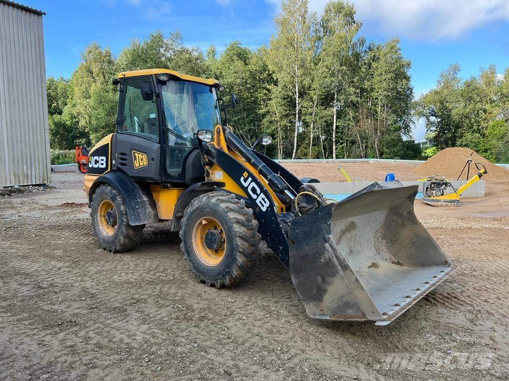 JCB 409 B Rataslaadurid