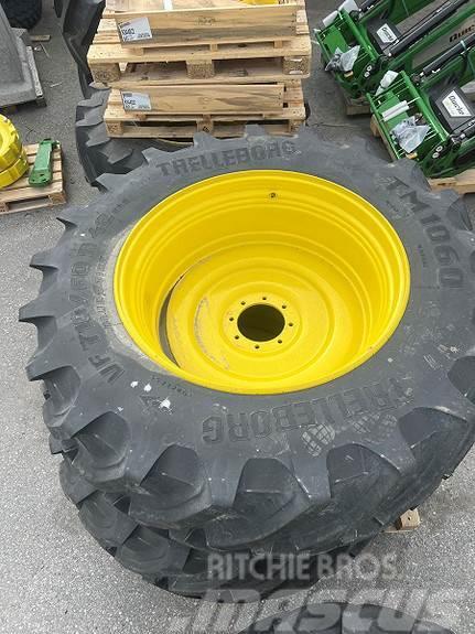  Hjul par: Trelleborg TM1060 710/60 42 Tractors