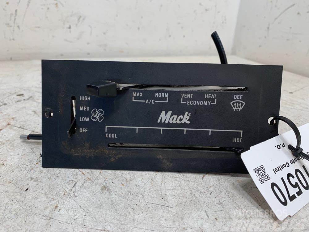 Mack CV713 Elektroonikaseadmed