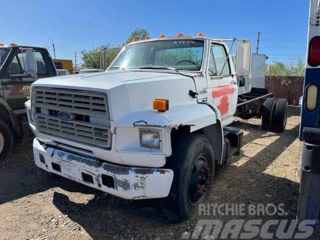 Ford F700 Cab and Chassis Raamautod