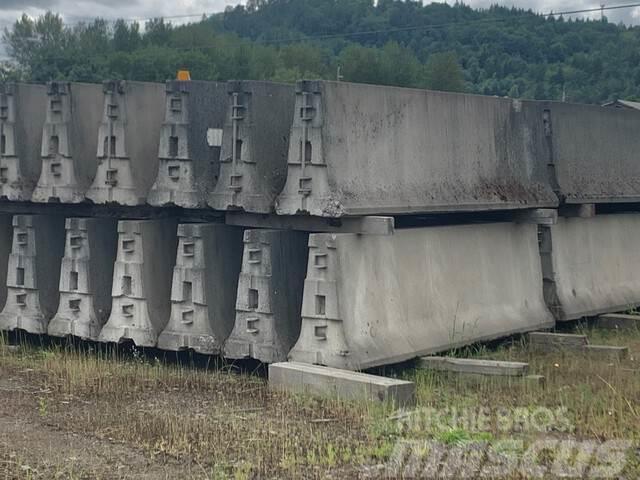  Quantity of (212) Concrete Barriers Muud