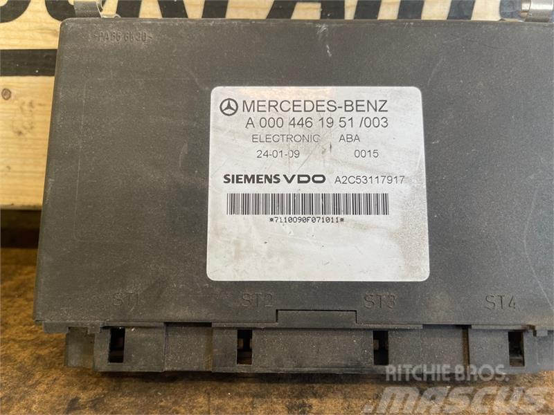 Mercedes-Benz MERCEDES ECU ABA  A0004461951 Elektroonikaseadmed