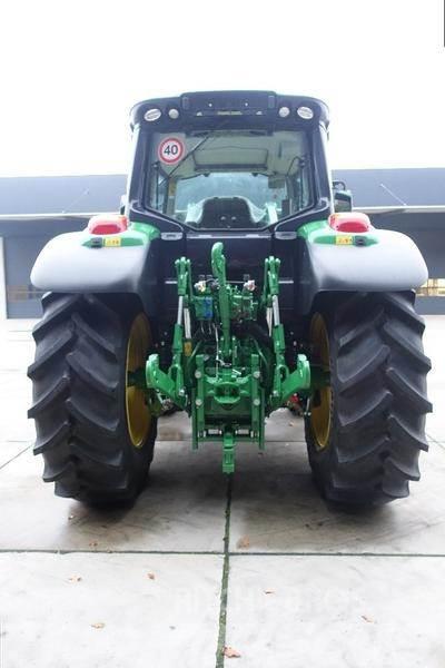 John Deere 6090 M + chargeur JD 603 Traktorid