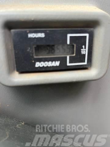 Doosan DX140 Roomikekskavaatorid