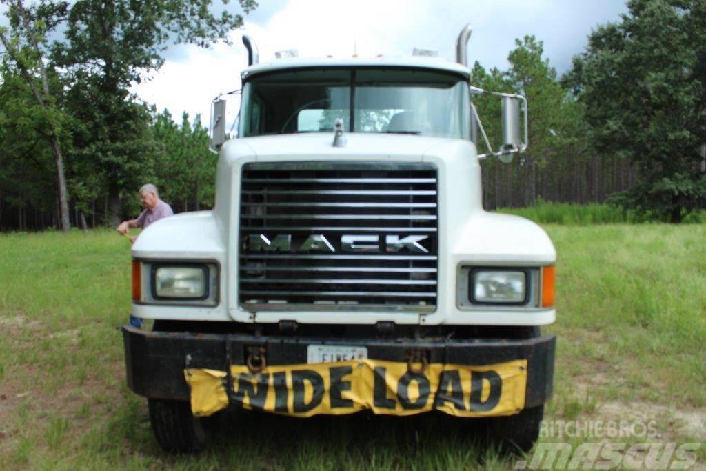 Mack 613 Sadulveokid