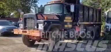 Mack RD690SX Dump Truck Kallurid