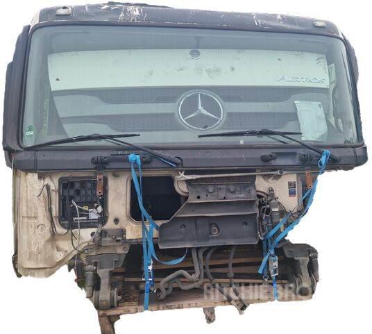 Mercedes-Benz /Tipo: V90 R.3.44-1 / Cabine completa Mercedes Act Kabiinid