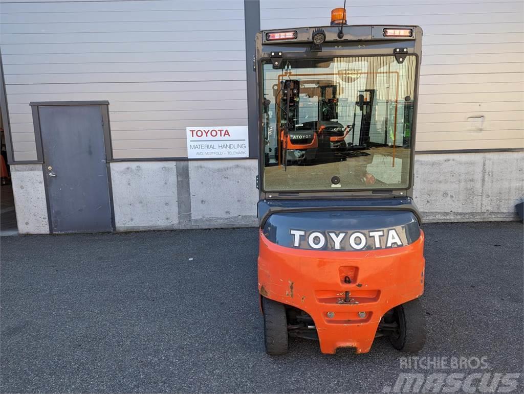 Toyota 8FBMT30 Electric forklift trucks