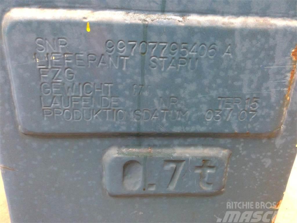 Faun ATF 40G-2 counterweight 0,7 ton left side Kraanade varuosad ja varustus