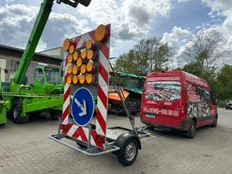 Other Verkehrssicherungsanhänger / Pfeil Rechts un