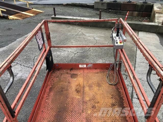 SkyJack SJ6826 RT Rough Terrain Scissor Lift Käärtõstukid