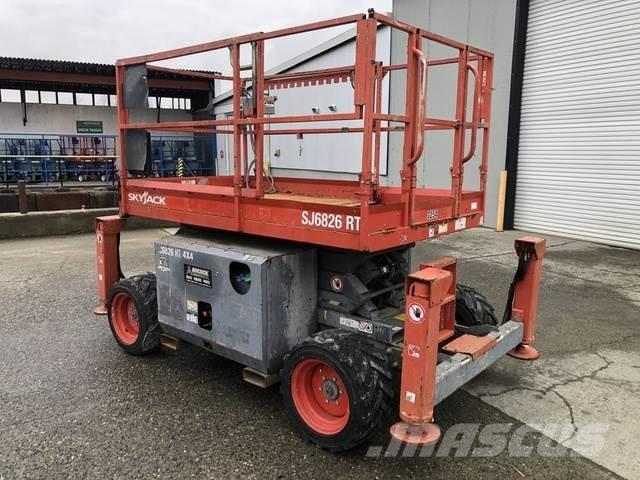 SkyJack SJ6826 RT Rough Terrain Scissor Lift Käärtõstukid