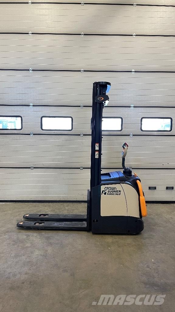 Crown ET4000-1.4 Pinontavaunu Platvormiga virnastajad