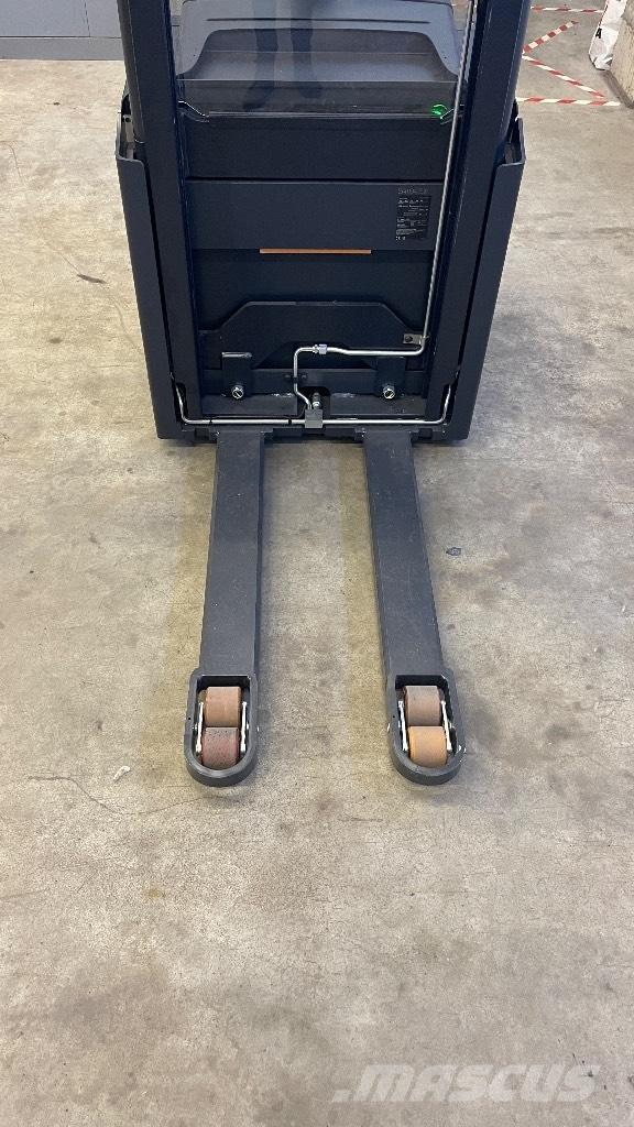 Crown ET4000-1.4 Pinontavaunu Platvormiga virnastajad