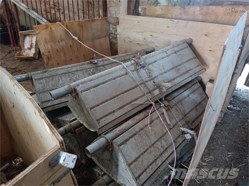 Aza klap foderkasser 48 mm rør, ca. 9 stk. Muu farmitehnika ja tarvikud