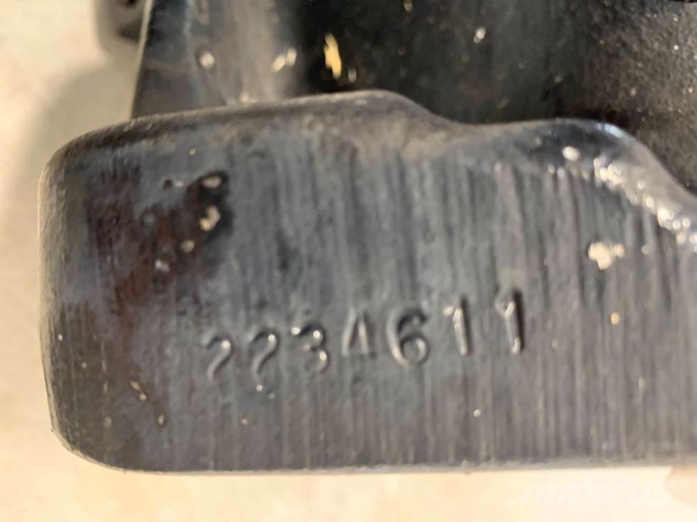 Peterbilt 587 Raamid