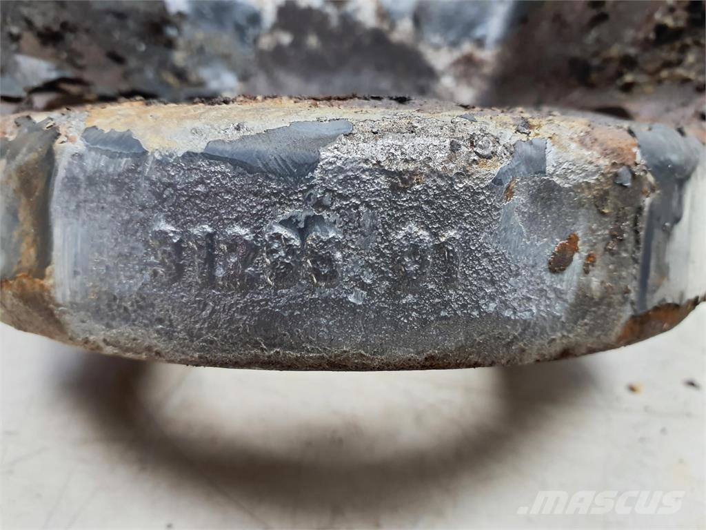 Liebherr LTM 1400-7.1 steering knuckle 16 holes Sillad