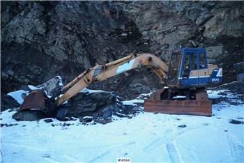 Kobelco K904-II excavator w/ bucket