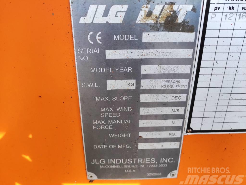 JLG 450 AJ Iseliikuvad poomtõstukid