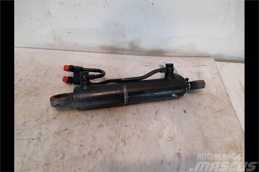 Case IH Farmall 115A Front axle steering cylinder Ülekandemehhanism