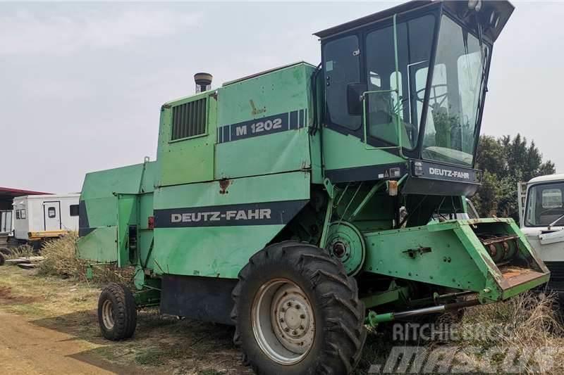 Deutz -Fahr M1202 Combine Harvester Traktorid