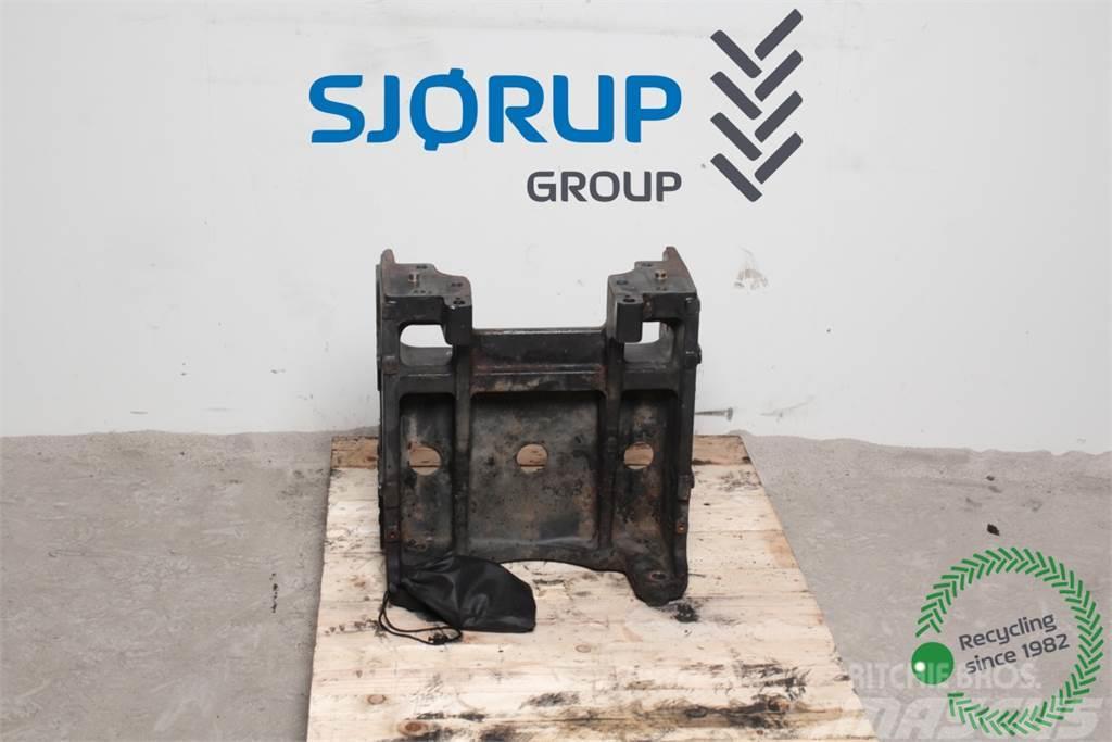 Valtra T 140 Front axle support Raamid