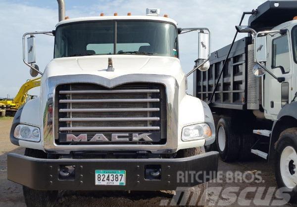 Mack water truck GU813E Tsisternveokid