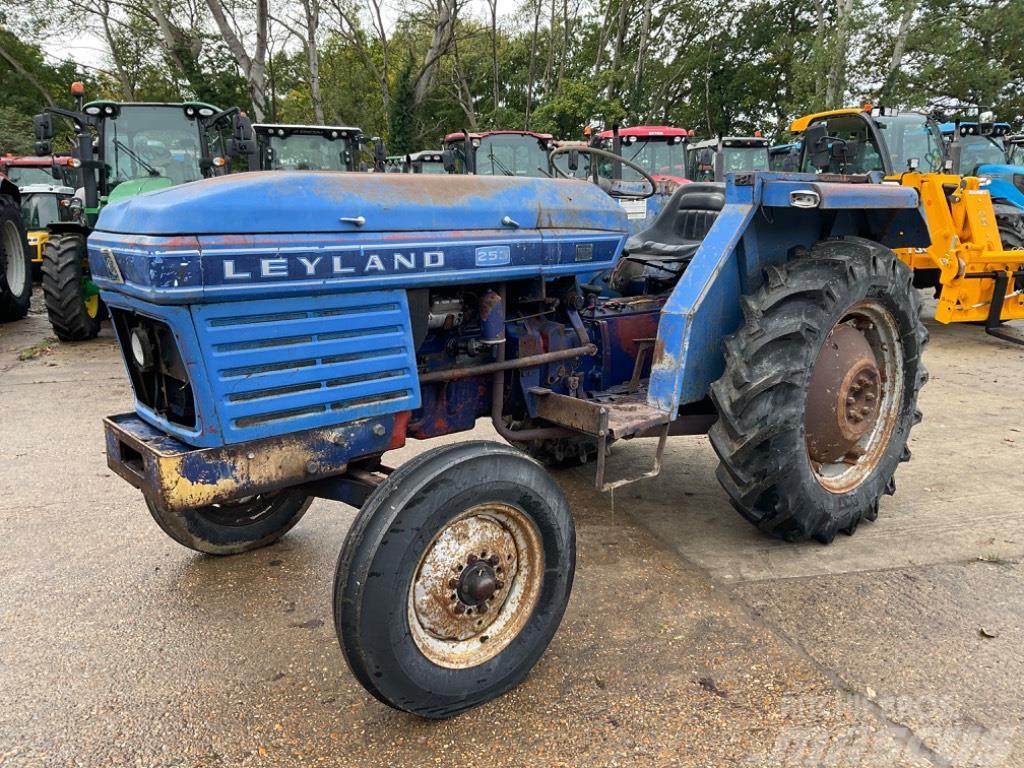 Leyland 253 Traktorid