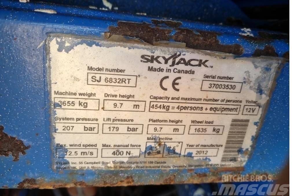 SkyJack SJ 6832 RT Käärtõstukid