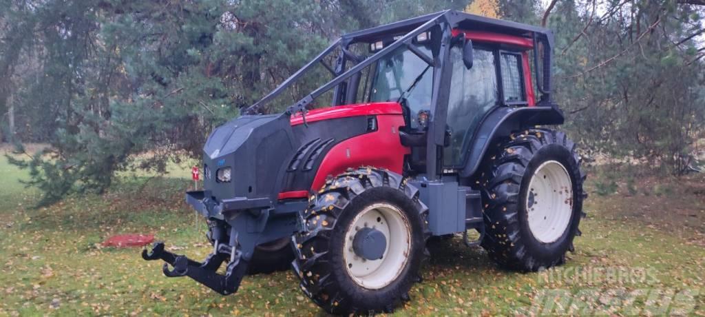 Valtra T213V Traktorid