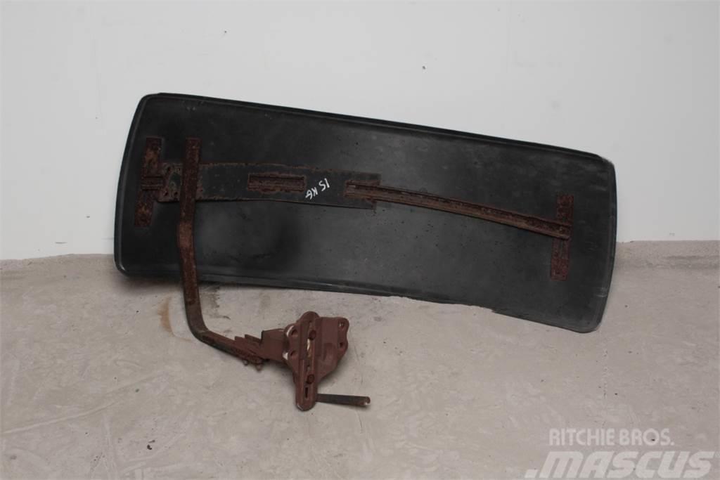 Renault Ares 836 Front Fender Raamid